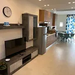 Isola Apartment *